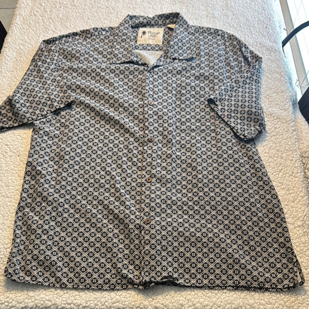 Vintage Silk 100% Silk Black and White Geometric Pattern Casual Button Up Shirt